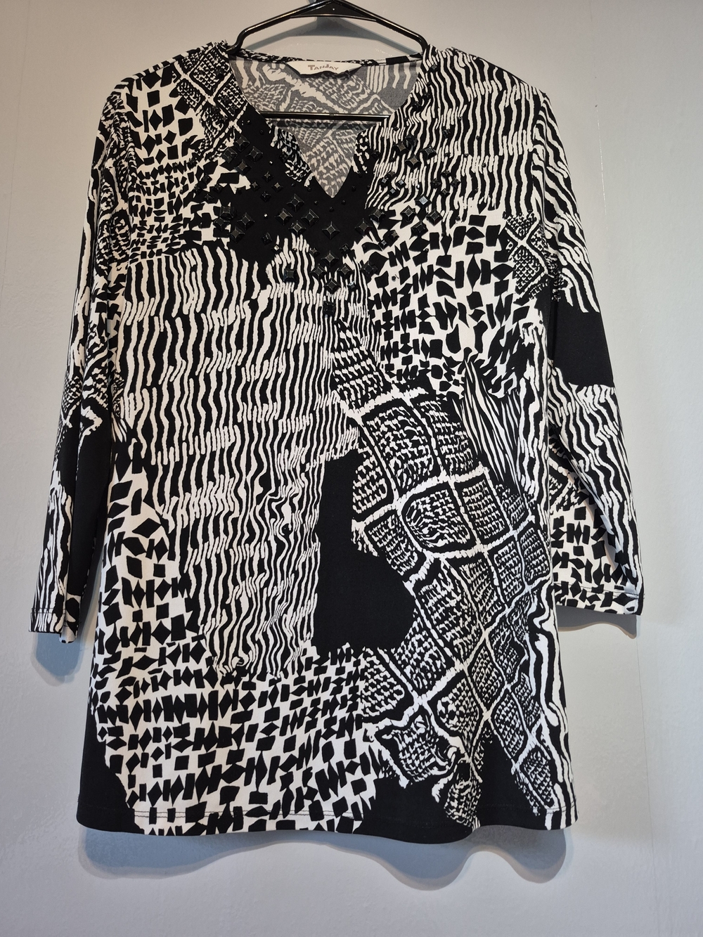 TanJay Black & White Patterned V-Neck Tunic